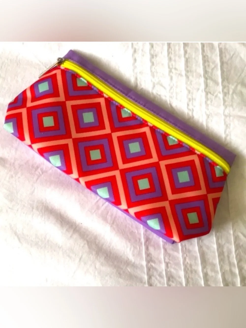 2 for $20 ✨ NEW • Clinique Geometric Patterned Cosmetic Makeup Bag 💋